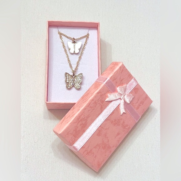 🦋 Double-Layer Gold-Toned Butterfly Necklace – 22" Chain, Pre-Loved - Picture 7 of 7